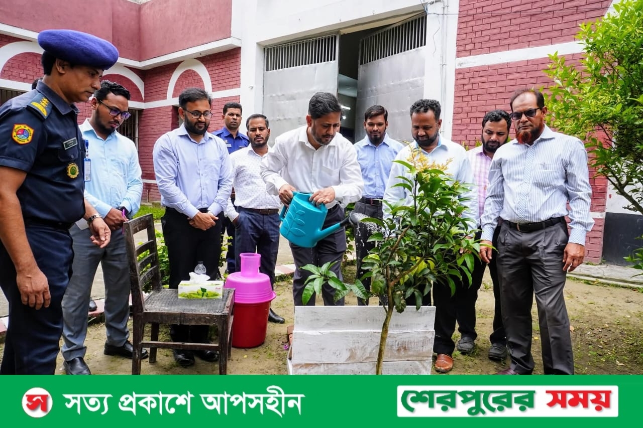 শেরপুরে জেলা কারাগার পরিদর্শন করেন জেলা প্রশাসক তরফদার মাহমুদুর রহমান