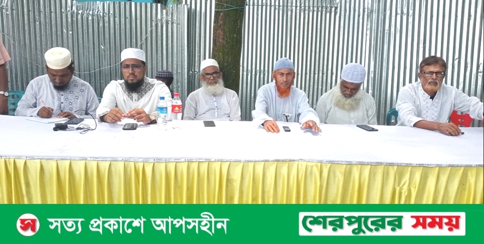 শেরপুরে মহিলাদের নিয়ে জামায়াতের এমপি প্রার্থী হাফেজ রাশেদুল ইসলামের উঠান বৈঠক