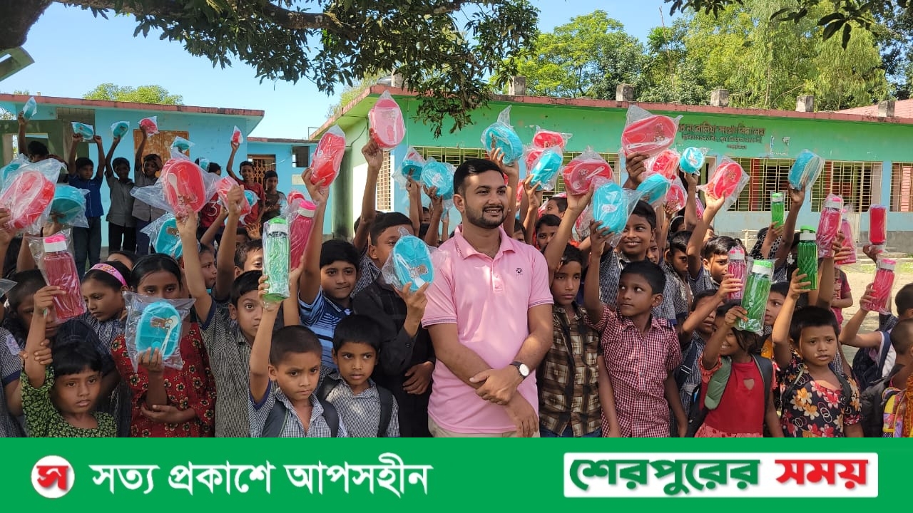 শেরপুরের বাজিতখিলায় দুই শতাধিক শিক্ষার্থীর মাঝে টিফিন বক্স ও মামপট বিতরণ