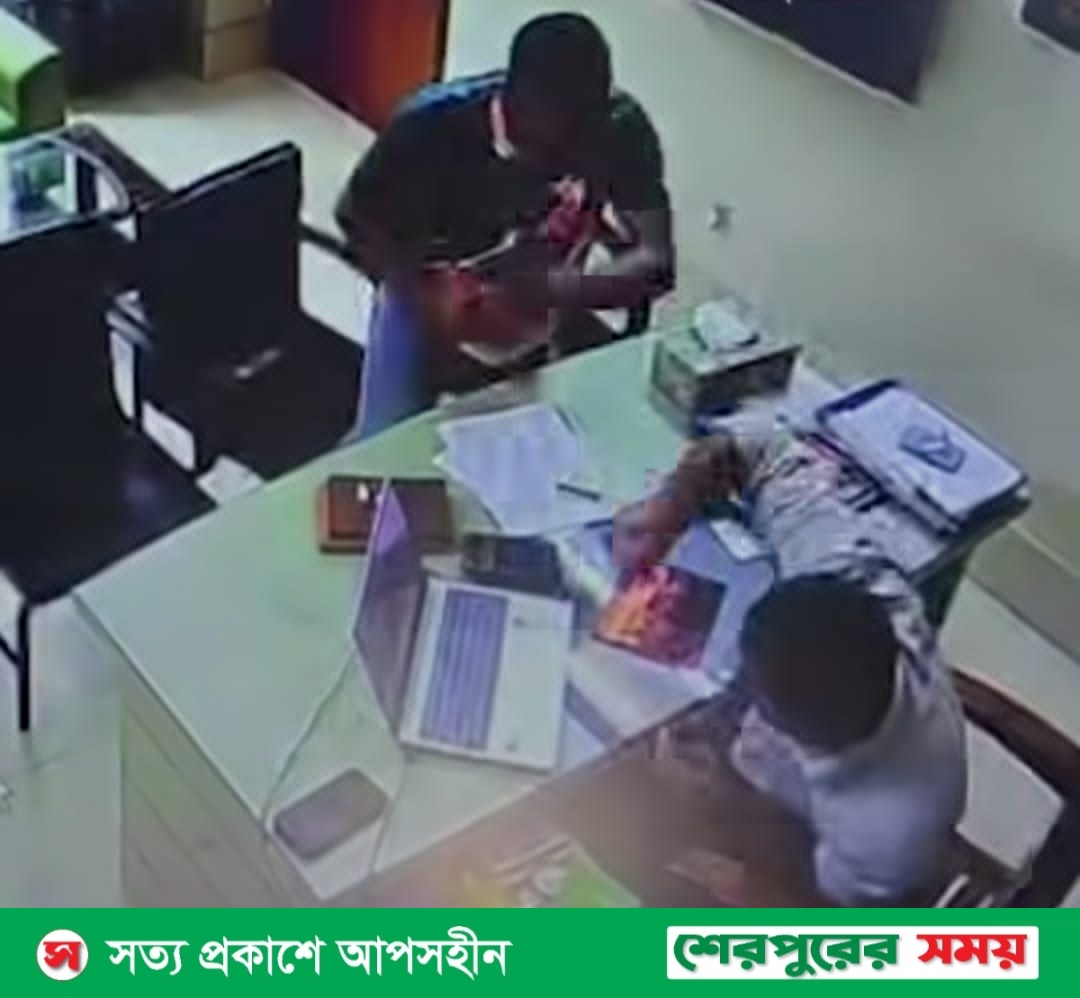 শেরপুরের নকলায় ছাত্রদল নেতার বিরুদ্ধে কৃষি কর্মকর্তাকে মারধরের অভিযোগ: এক নেতা বহিষ্কার