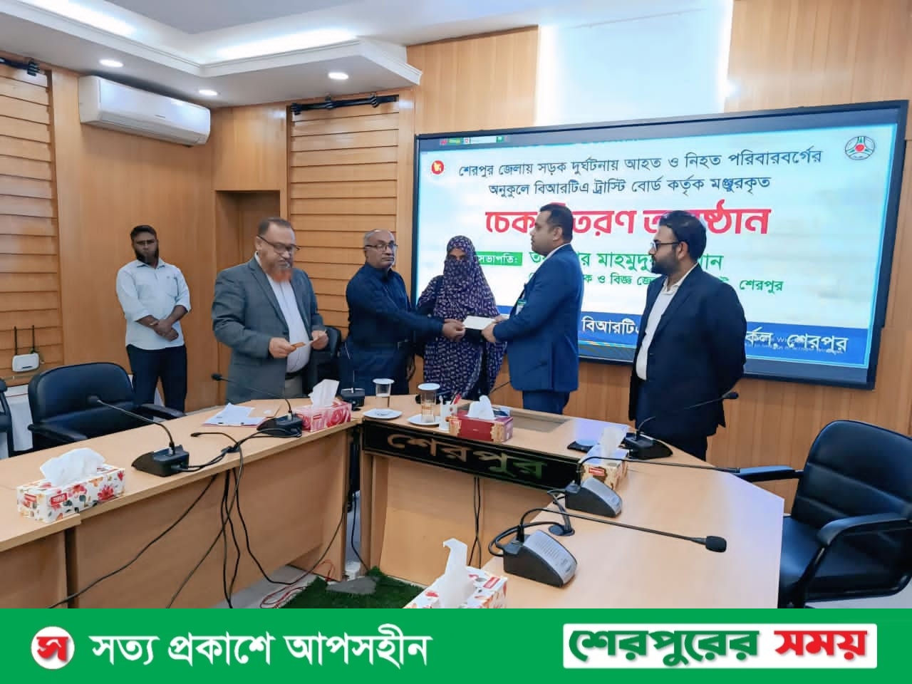 শেরপুরে সড়ক দুর্ঘটনায় হতাহতের পরিবার পেলো বিআরটিএ’র আর্থিক সহায়তা