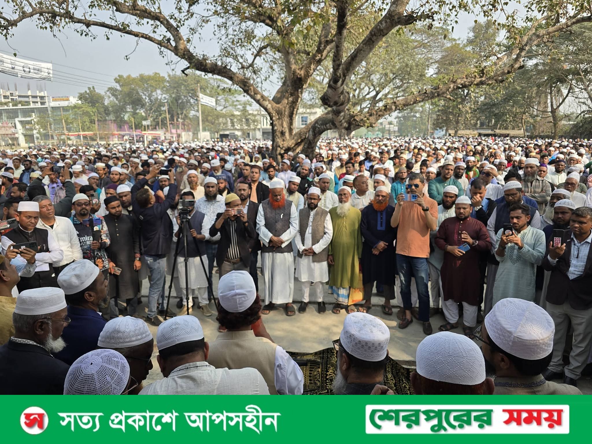 শেরপুর-৩ আসনের জামায়াত প্রার্থী নুরুজ্জামান বাদলের জানাজায় হাজারো মুসল্লির ঢল